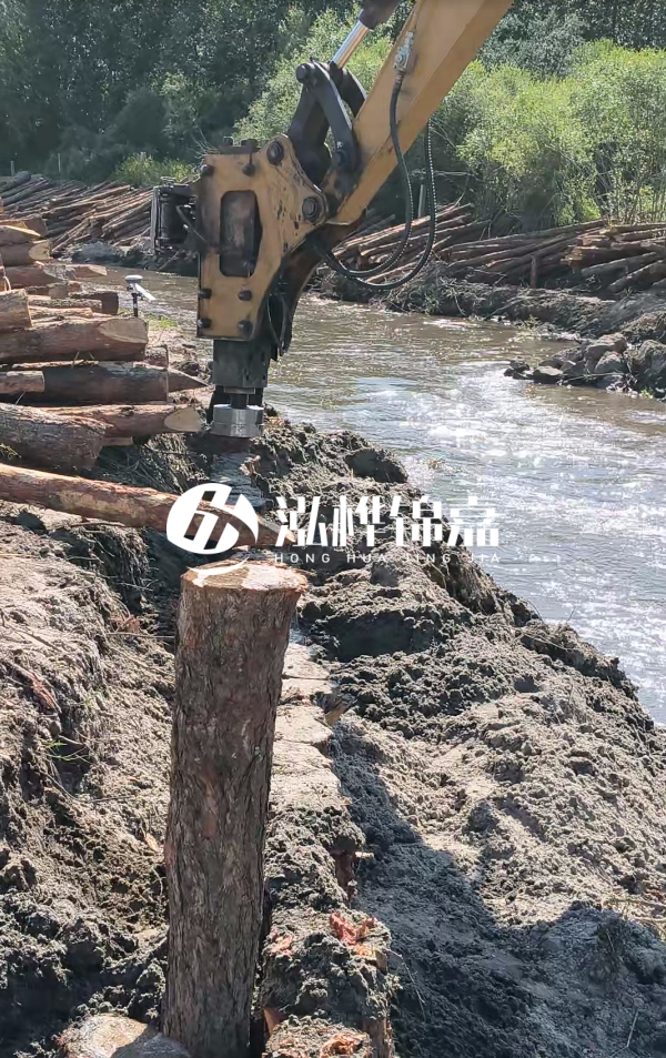酒泉挖機打木樁專業(yè)施工-圍堰施工用松木樁可以嗎?