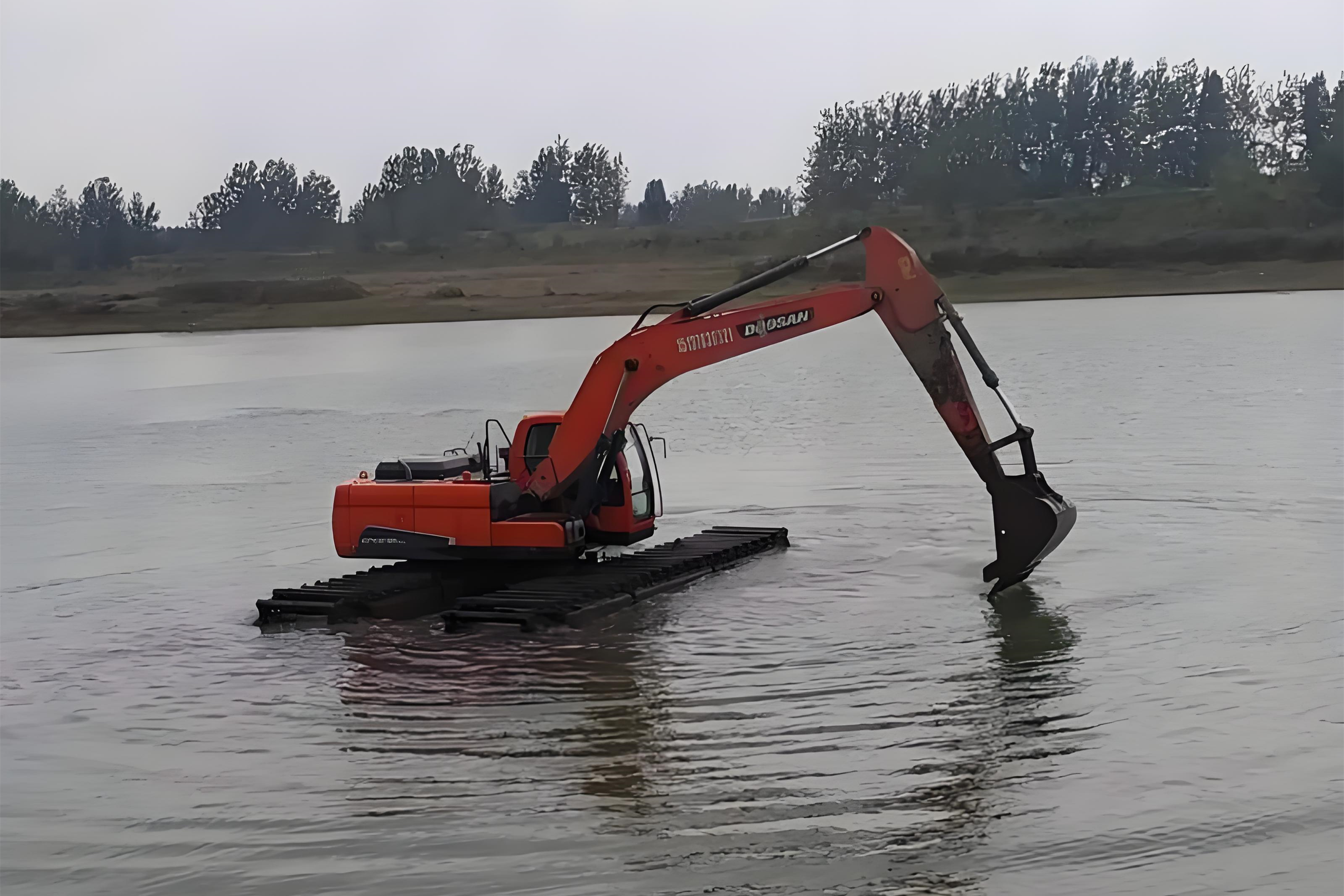 南昌水挖清淤團(tuán)隊泓樺錦嘉-大面積沼澤地清淤總價一般什么范圍?