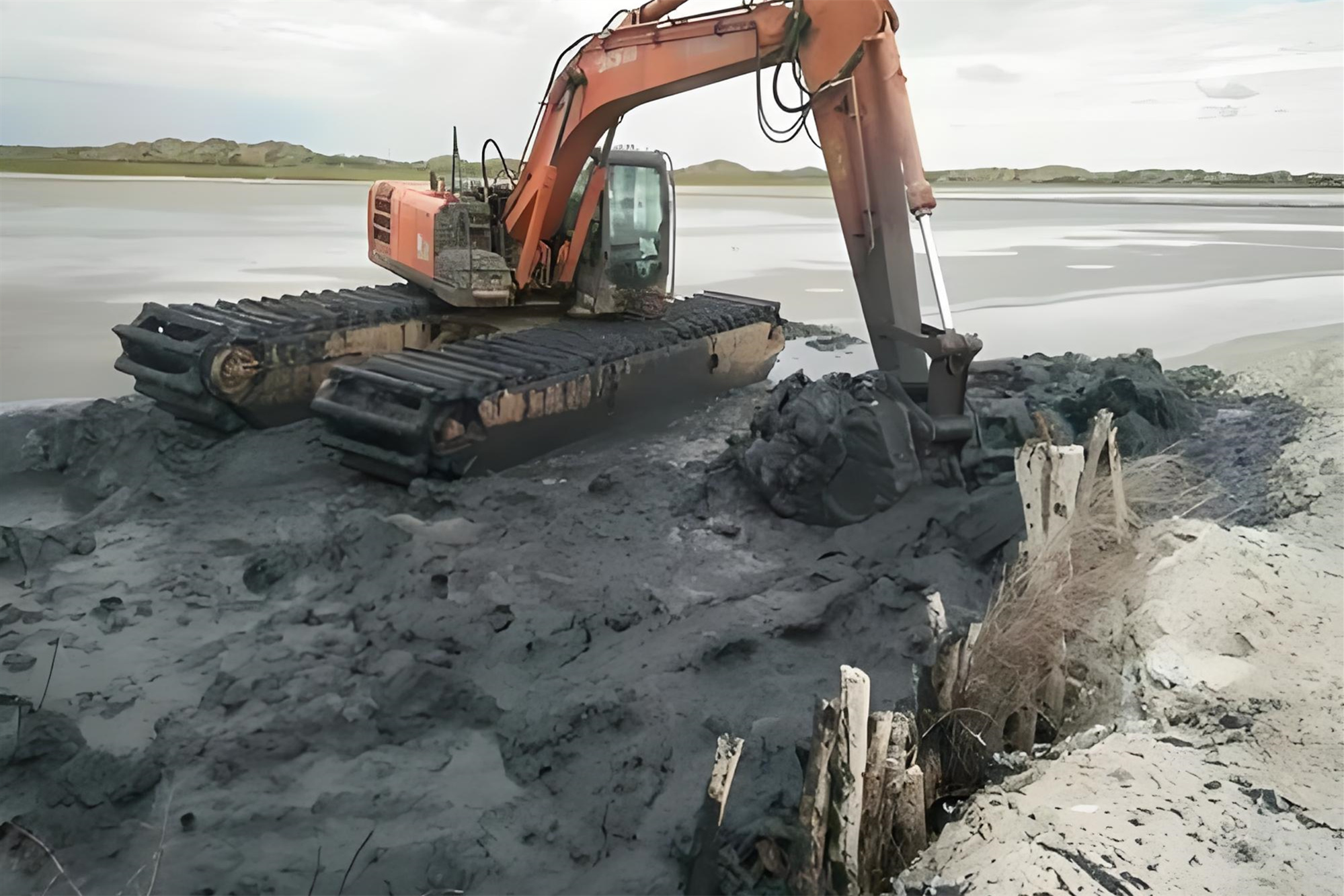 淮南水挖清淤團(tuán)隊泓樺錦嘉 - 小型水挖清淤適合鄉(xiāng)村溝渠作業(yè)嗎?