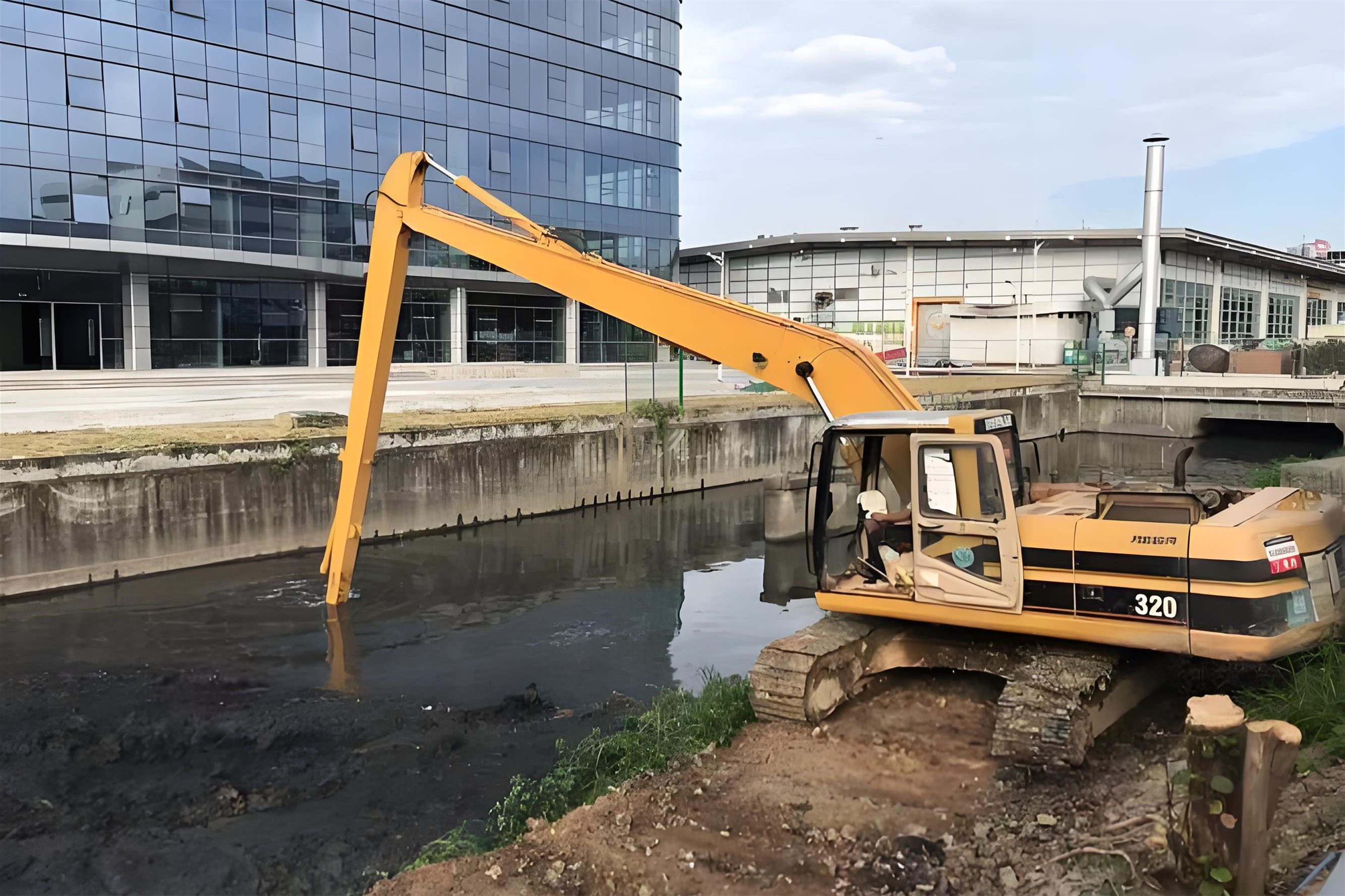 貴州銅仁挖機(jī)清淤施工隊 - 魚塘清淤的費(fèi)用大概需要多少?