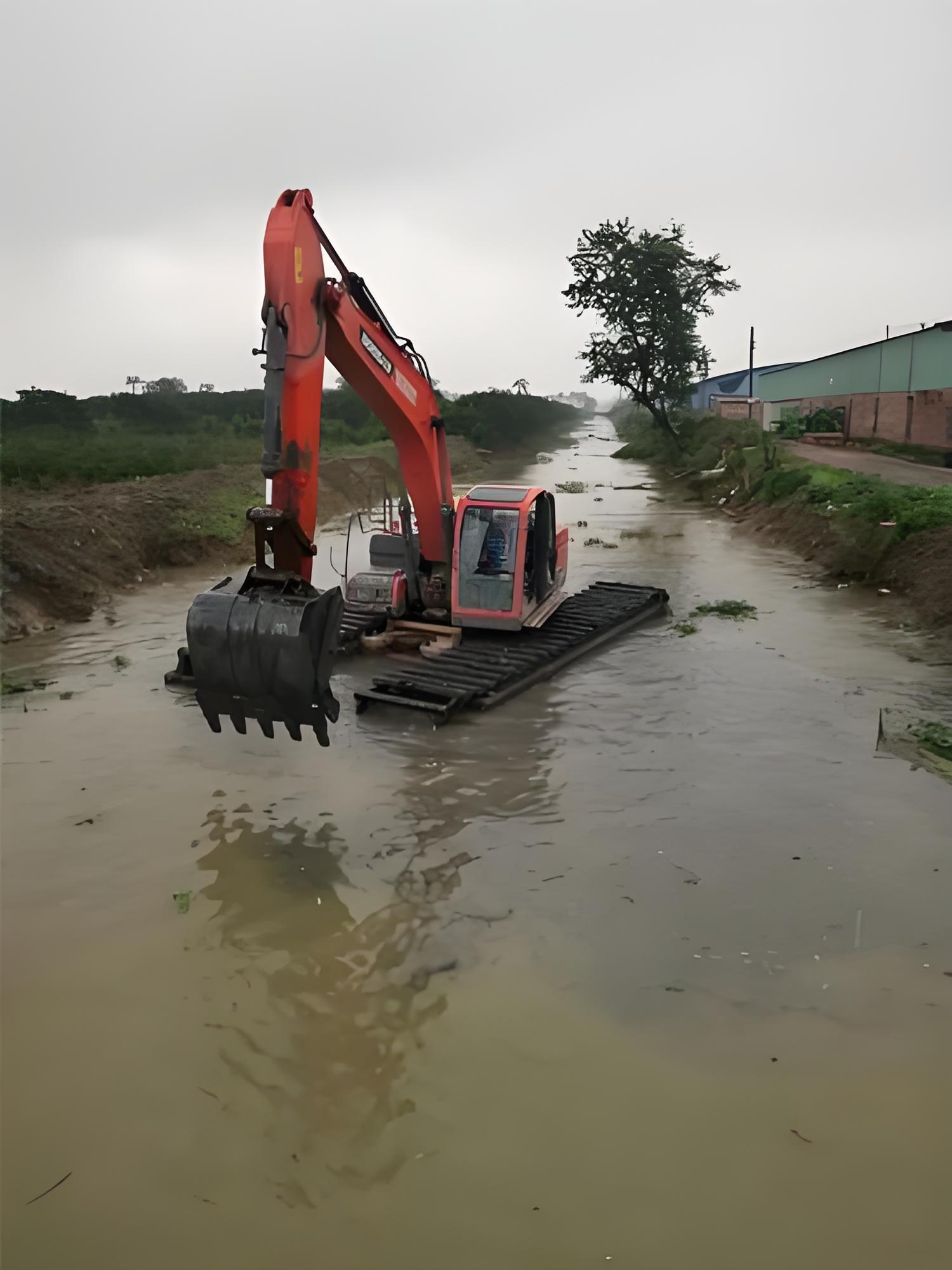 四川自貢挖機清淤施工隊 - 水上挖機清淤能處理含有水草的淤泥嗎?
