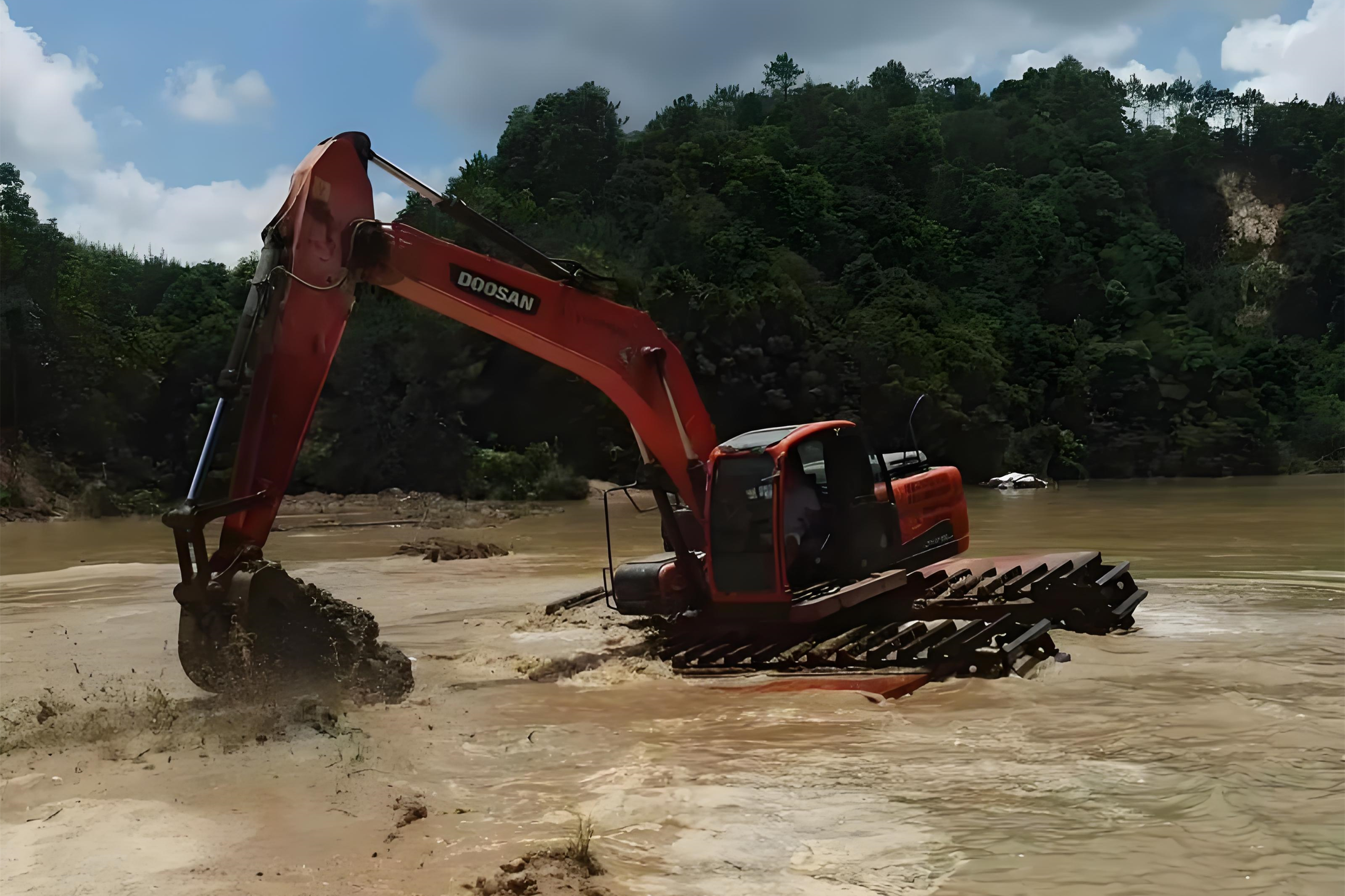 浙江杭州挖機清淤施工隊-沼澤地清淤需要先排水嗎?